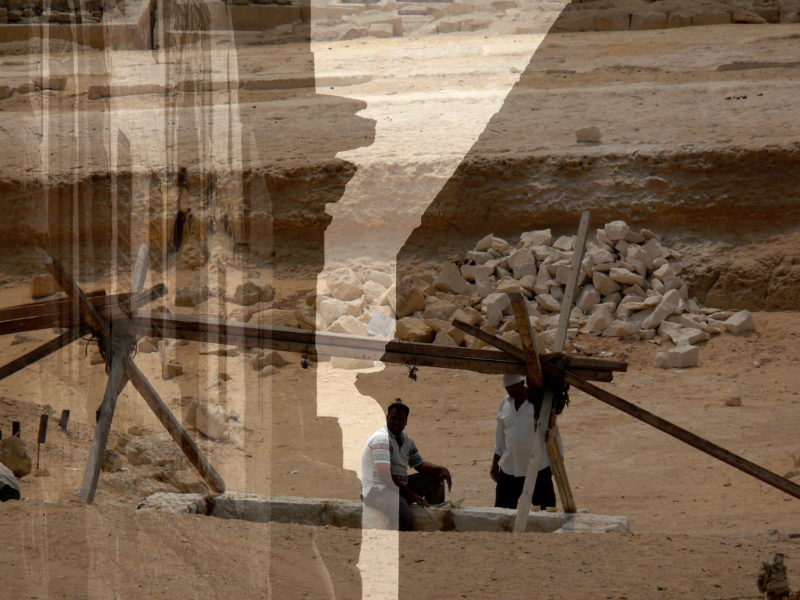 Builders. Foto d'arte di Paolo Grassi scattata in Egitto